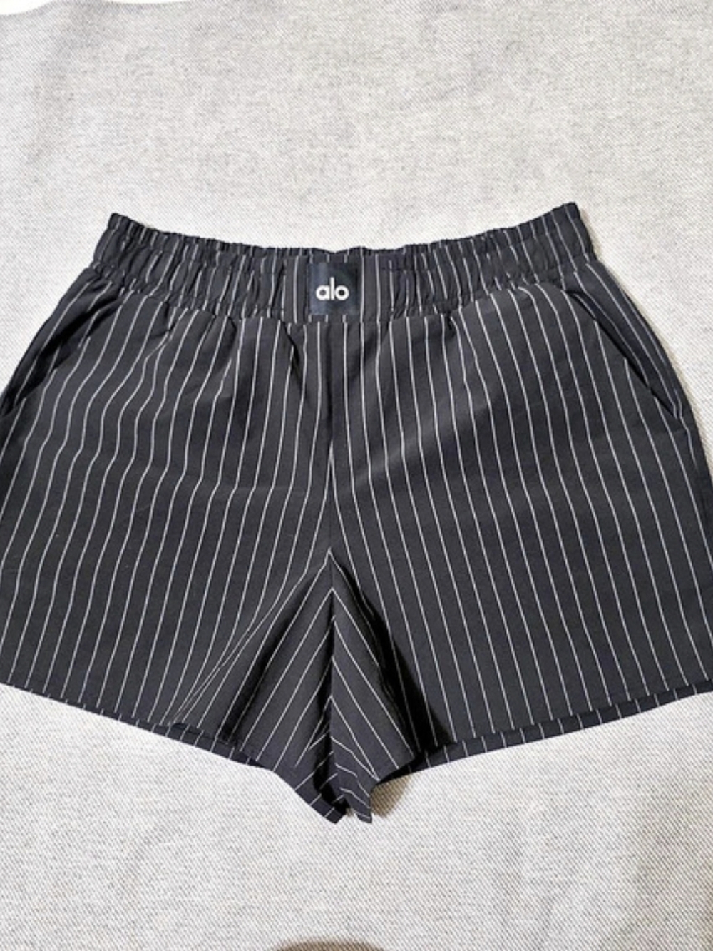 Alo Boxer Shorts Striped Athletic Shorts in Black & Gray Like New - Picture 2 of 8